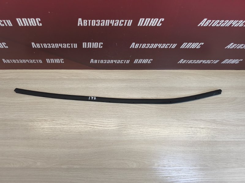 Уплотнительная резинка боковой двери