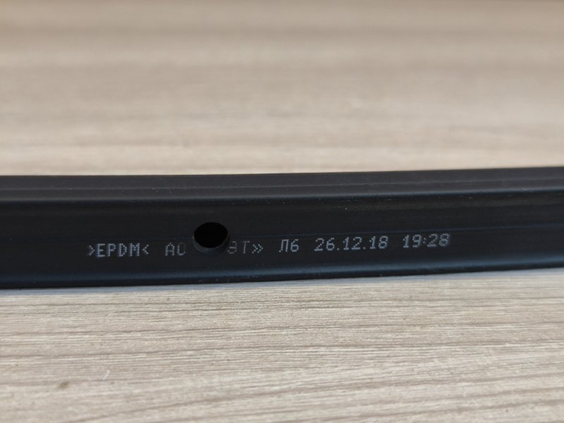 Уплотнительная резинка боковой двери