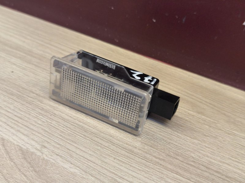 Плафон подсветки салона