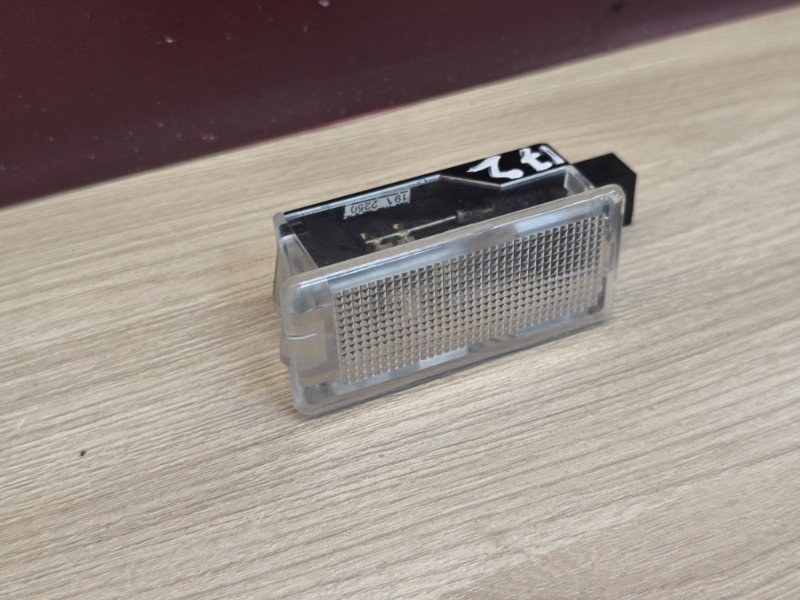 Плафон подсветки салона