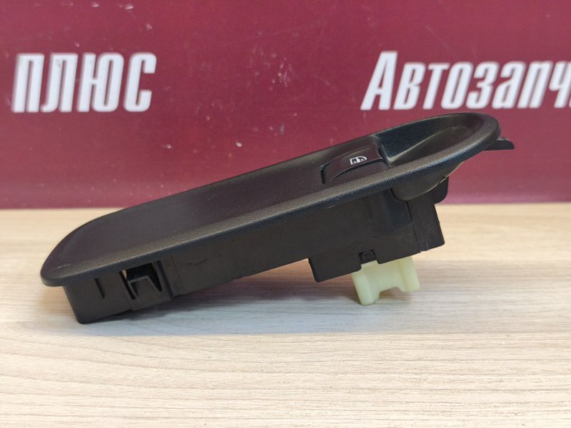 Кнопка стеклоподъемника