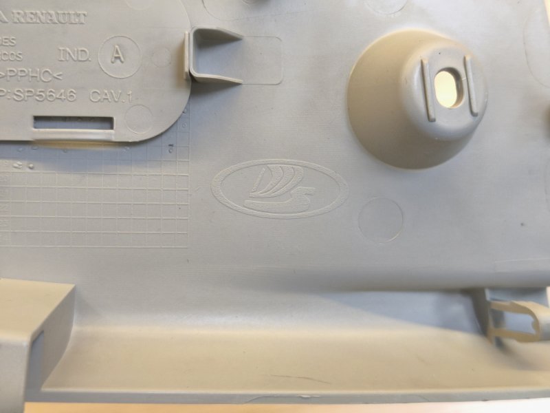 Обшивка средней стойки