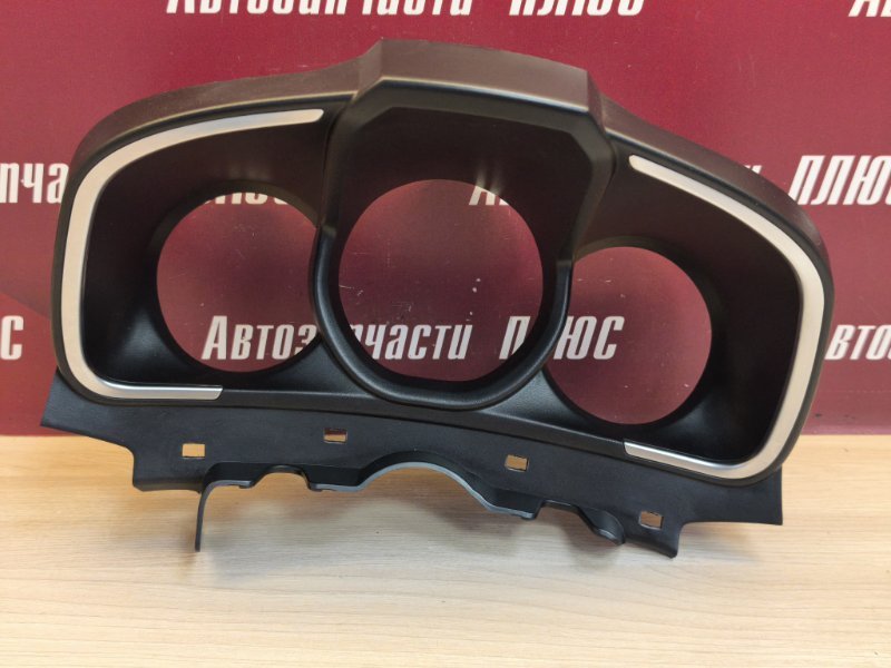 Козырек щитка приборов