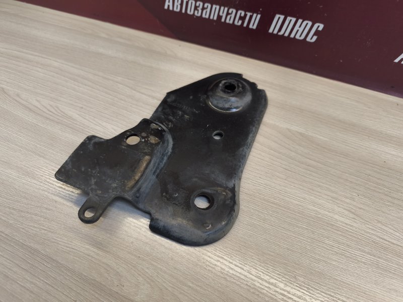 Кронштейн подрамника