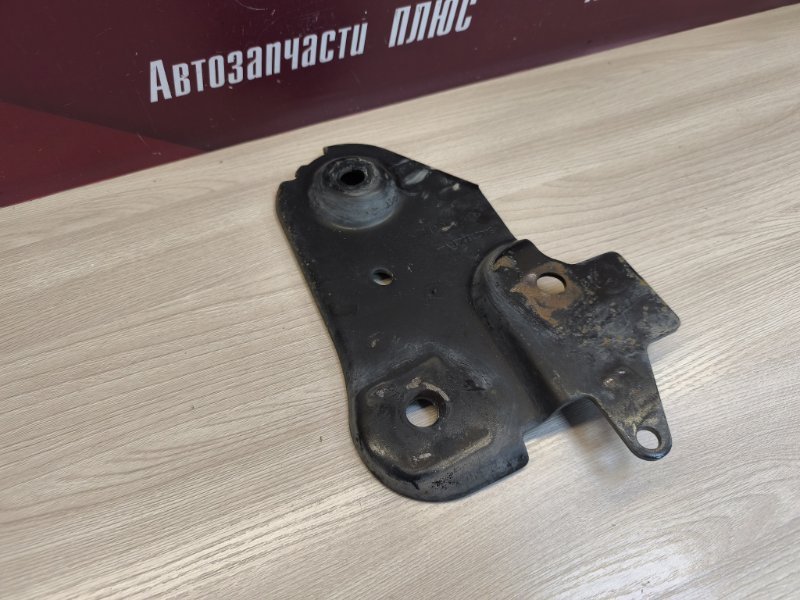 Кронштейн подрамника