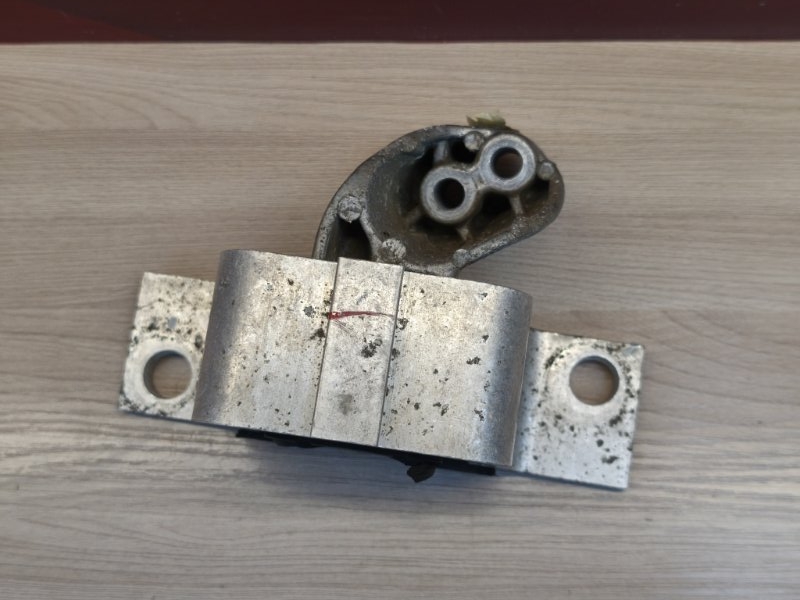 Опора двигателя