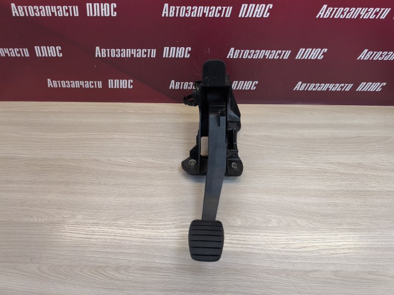 Педаль сцепления