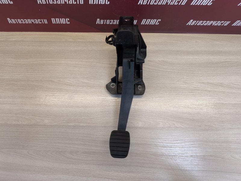 Педаль сцепления