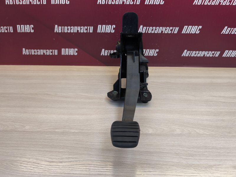 Педаль сцепления