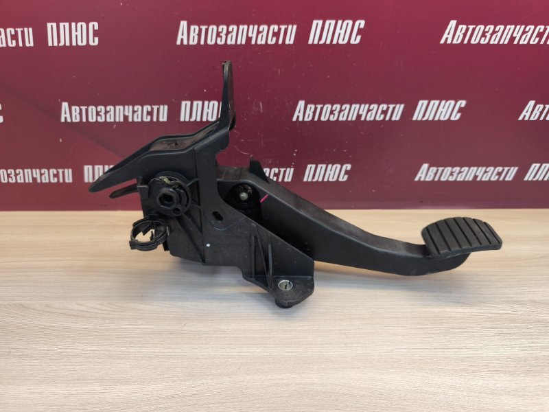 Педаль сцепления