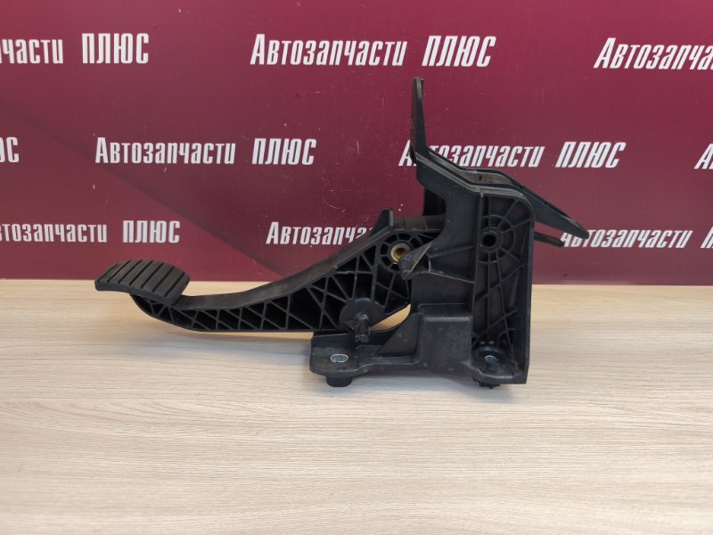 Педаль сцепления