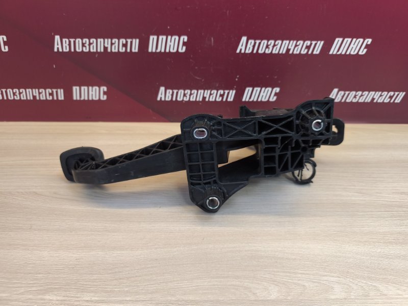 Педаль сцепления