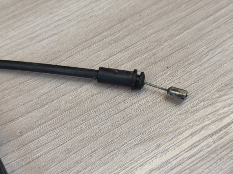 Трос замка капота