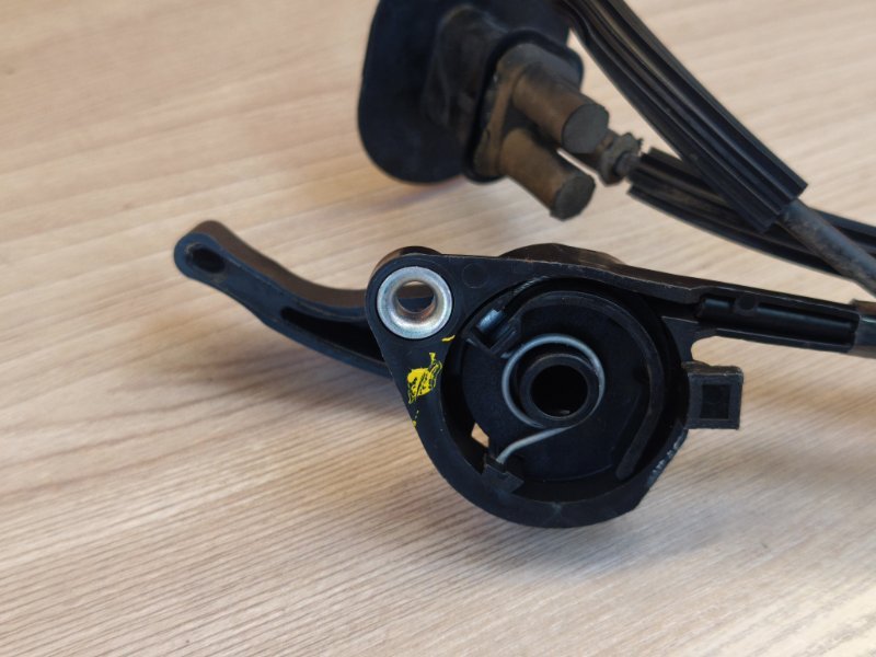 Трос замка капота