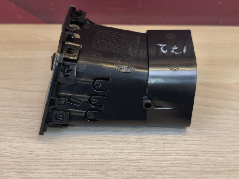 Воздушный дефлектор салона