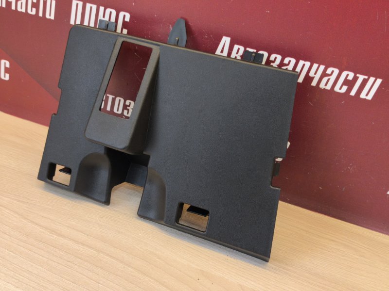 Крышка бардачка