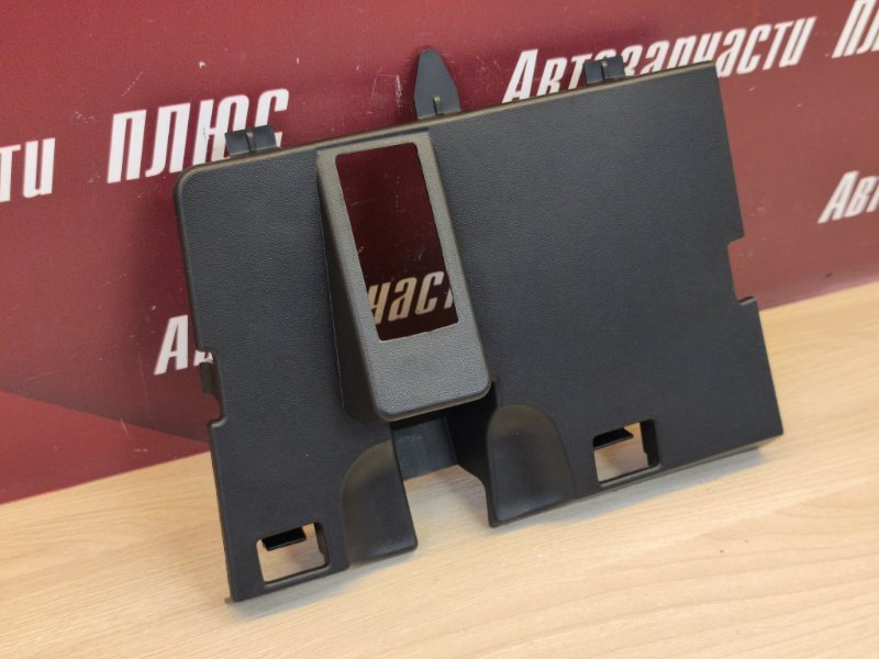 Крышка бардачка