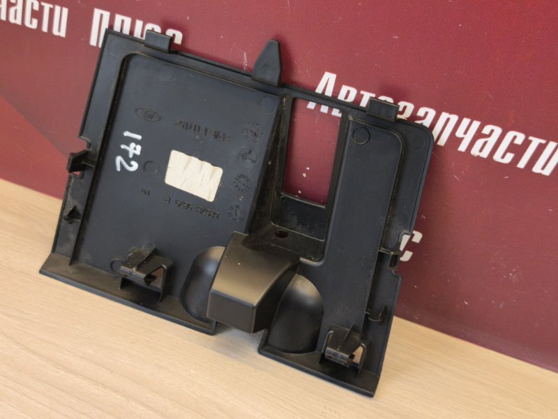 Крышка бардачка