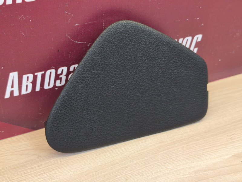 Крышка блока предохранителей салона