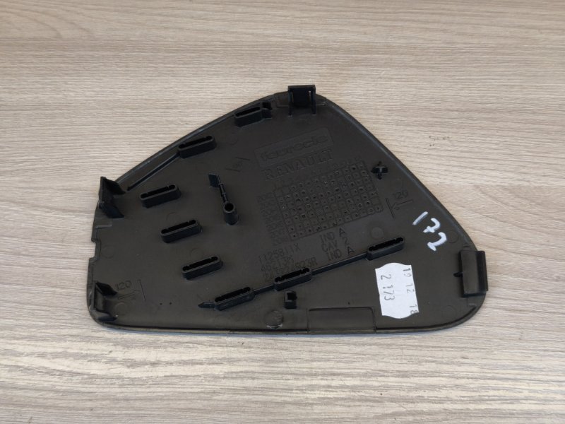 Крышка блока предохранителей салона