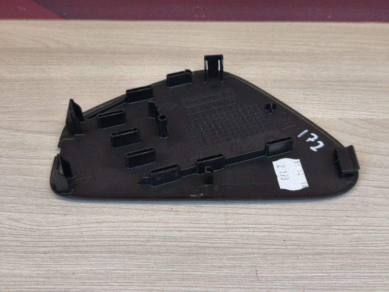 Крышка блока предохранителей салона