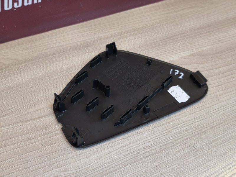 Крышка блока предохранителей салона