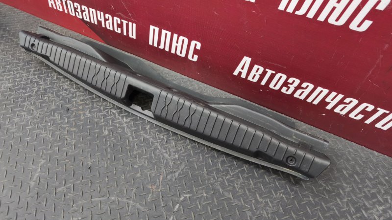 Накладка багажника