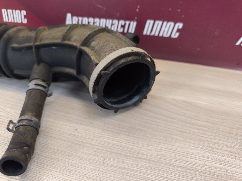 Патрубок воздушного фильтра