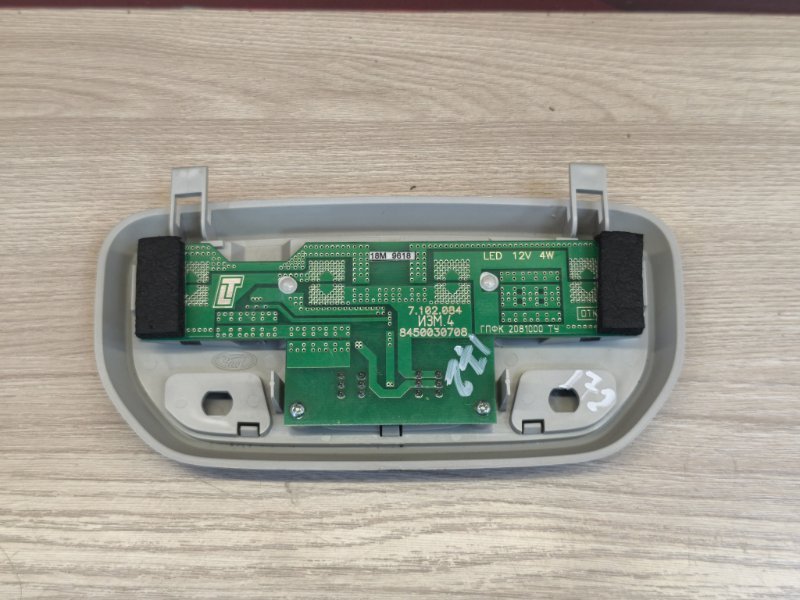 плафон освещения салона