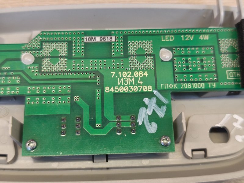 плафон освещения салона