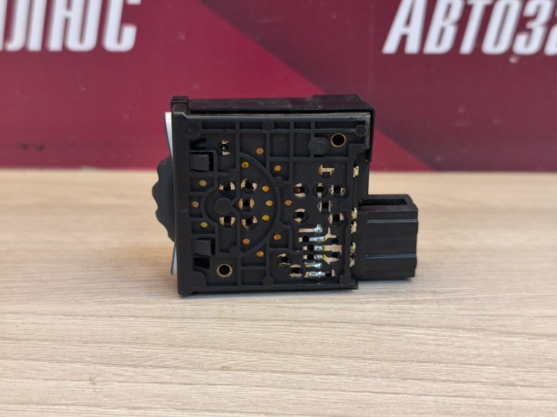 Кнопка корректора фар