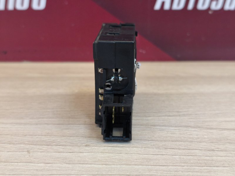 Кнопка корректора фар