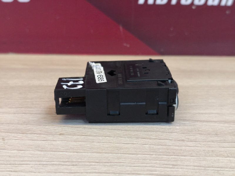 Кнопка корректора фар