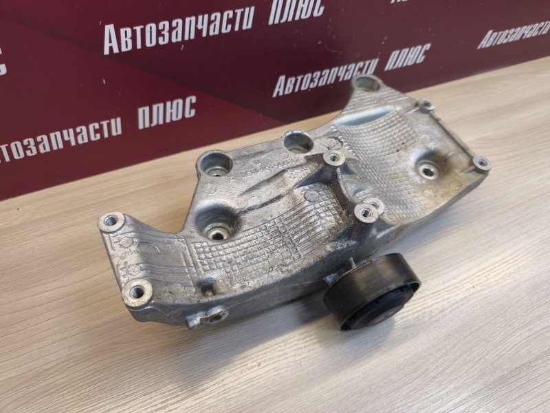 Кронштейн генератора