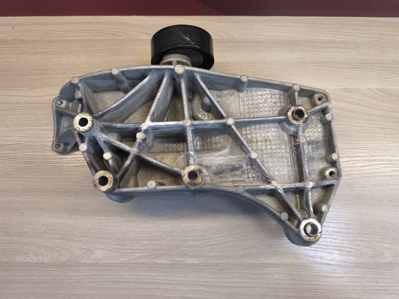 Кронштейн генератора