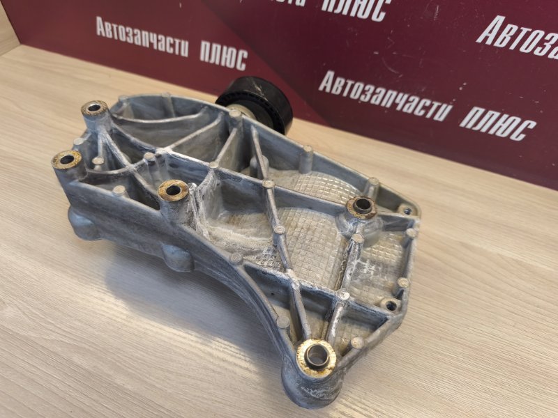 Кронштейн генератора