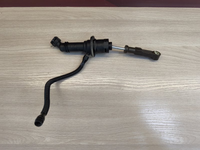 Главный цилиндр сцепления