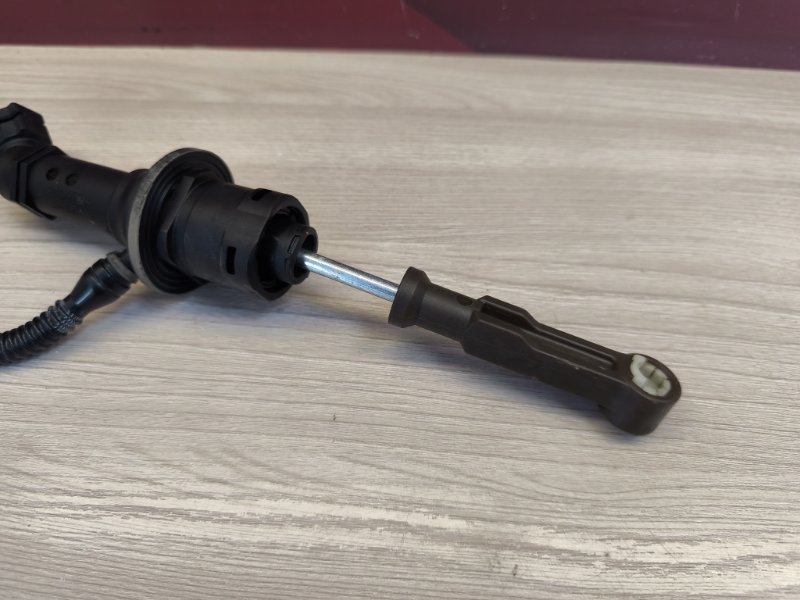 Главный цилиндр сцепления