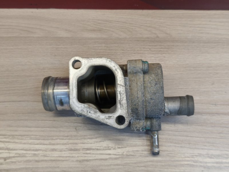 Термостат с корпусом