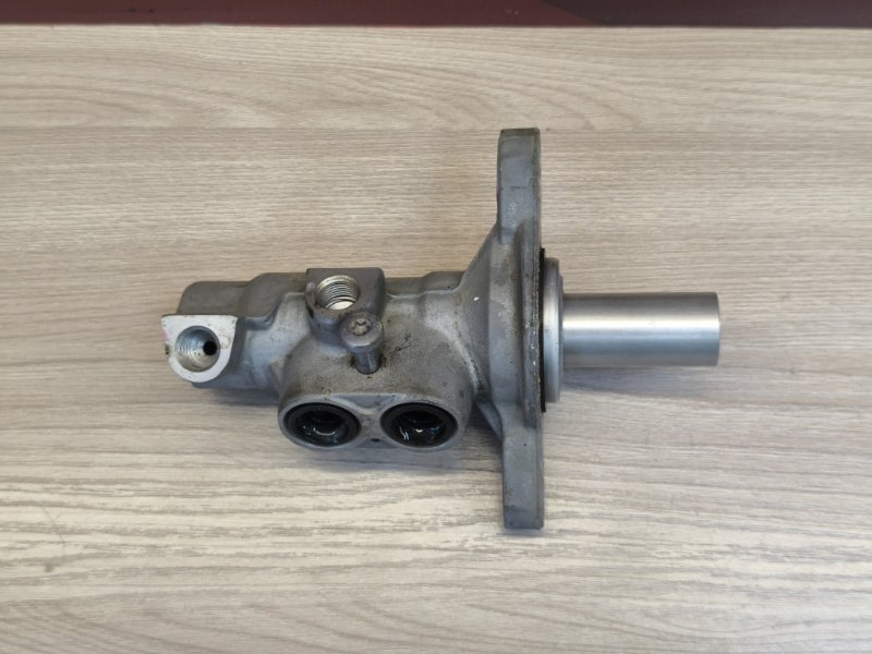 Главный тормозной цилиндр