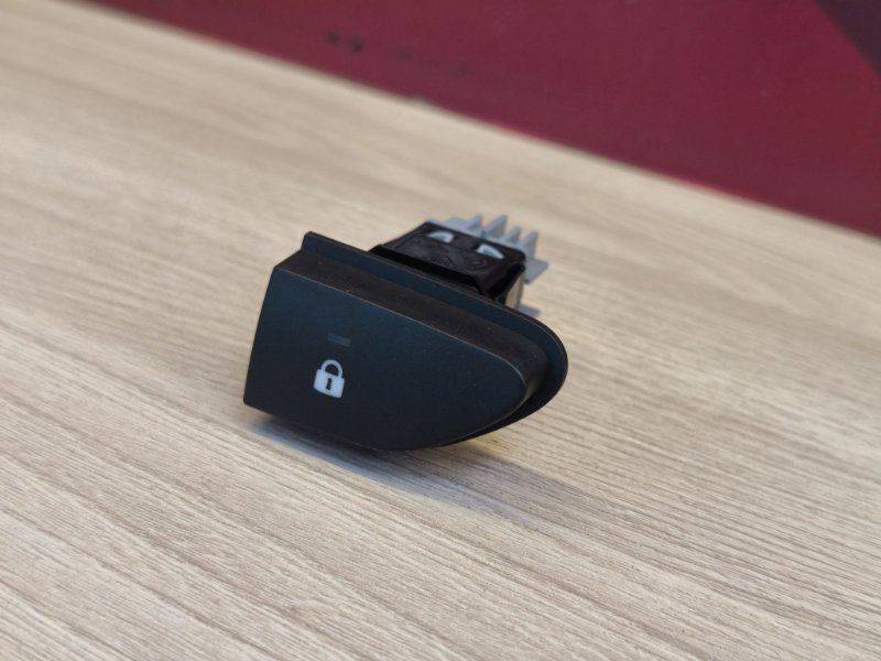 Кнопка центрального замка