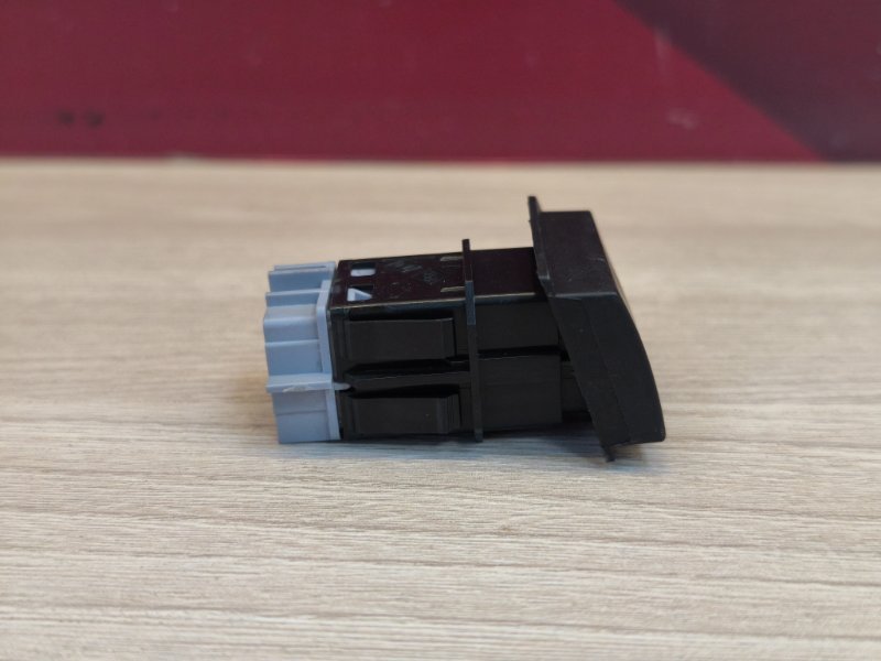 Кнопка центрального замка