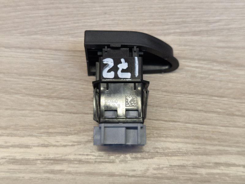 Кнопка центрального замка