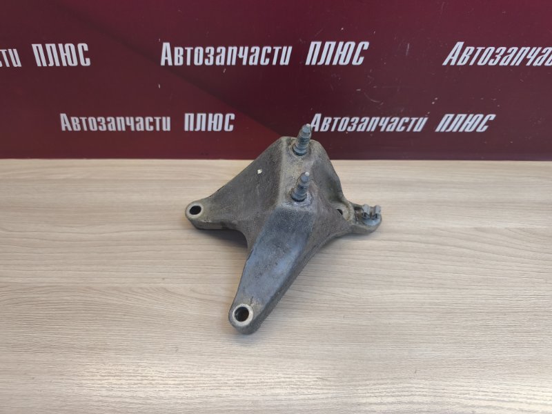 Кронштейн опоры двигателя