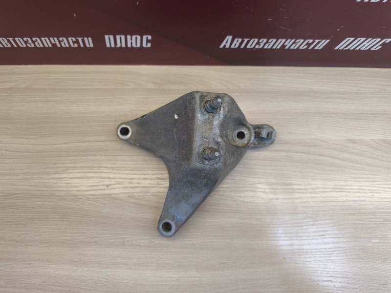 Кронштейн опоры двигателя