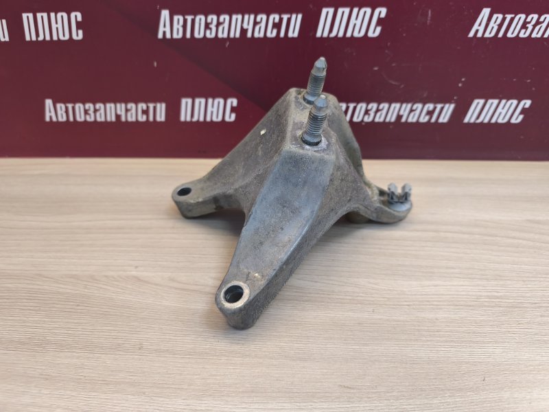 Кронштейн опоры двигателя