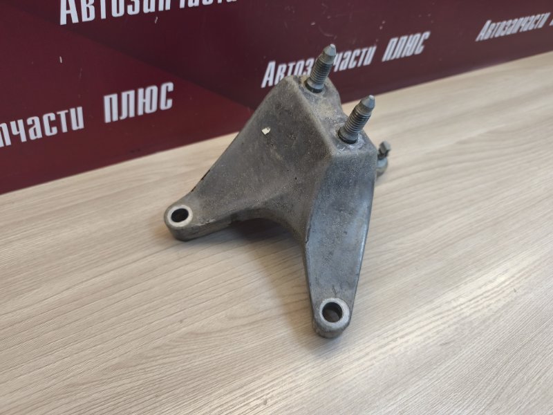 Кронштейн опоры двигателя