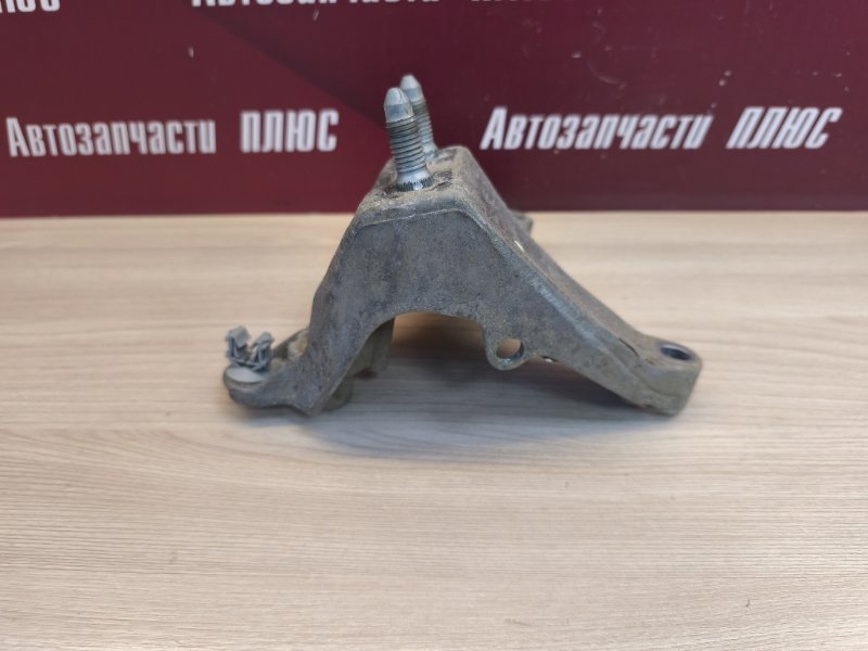 Кронштейн опоры двигателя