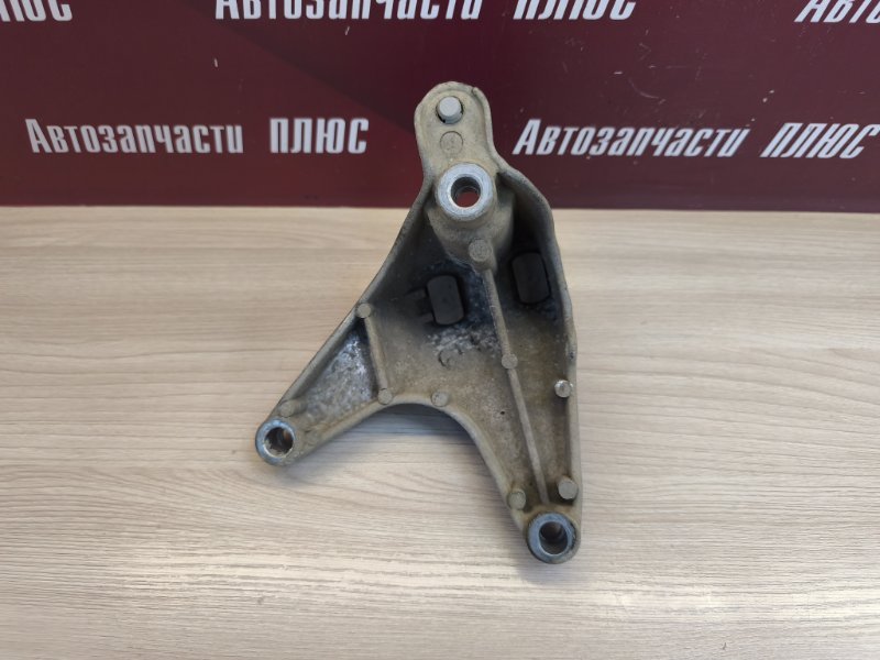 Кронштейн опоры двигателя