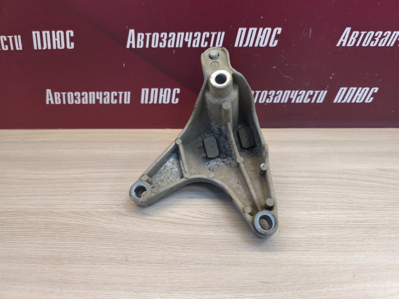 Кронштейн опоры двигателя